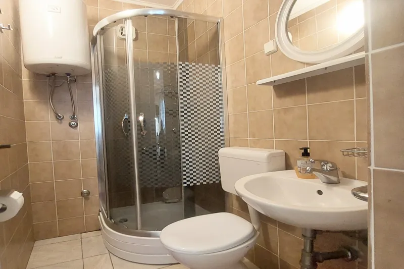 Apartman A2 – udoban smještaj u Podaci blizu mora bathroom