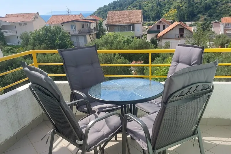 Apartment A6 – spacious accommodation in Podaca with sea view balkon